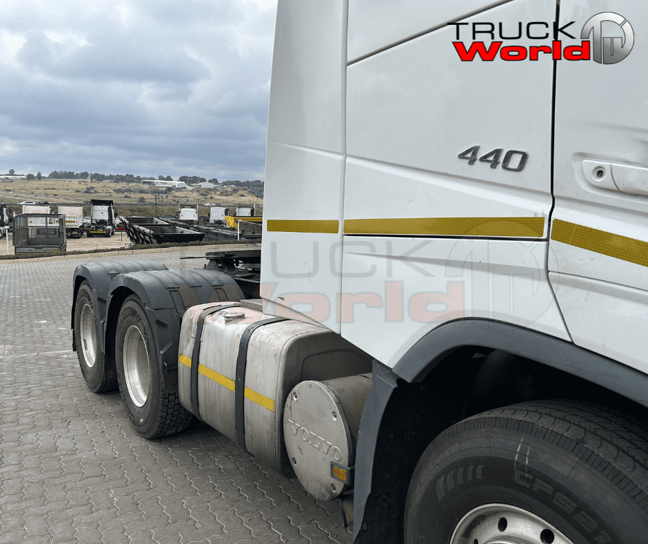2017 Volvo FH 440 TT6x4 Image 2
