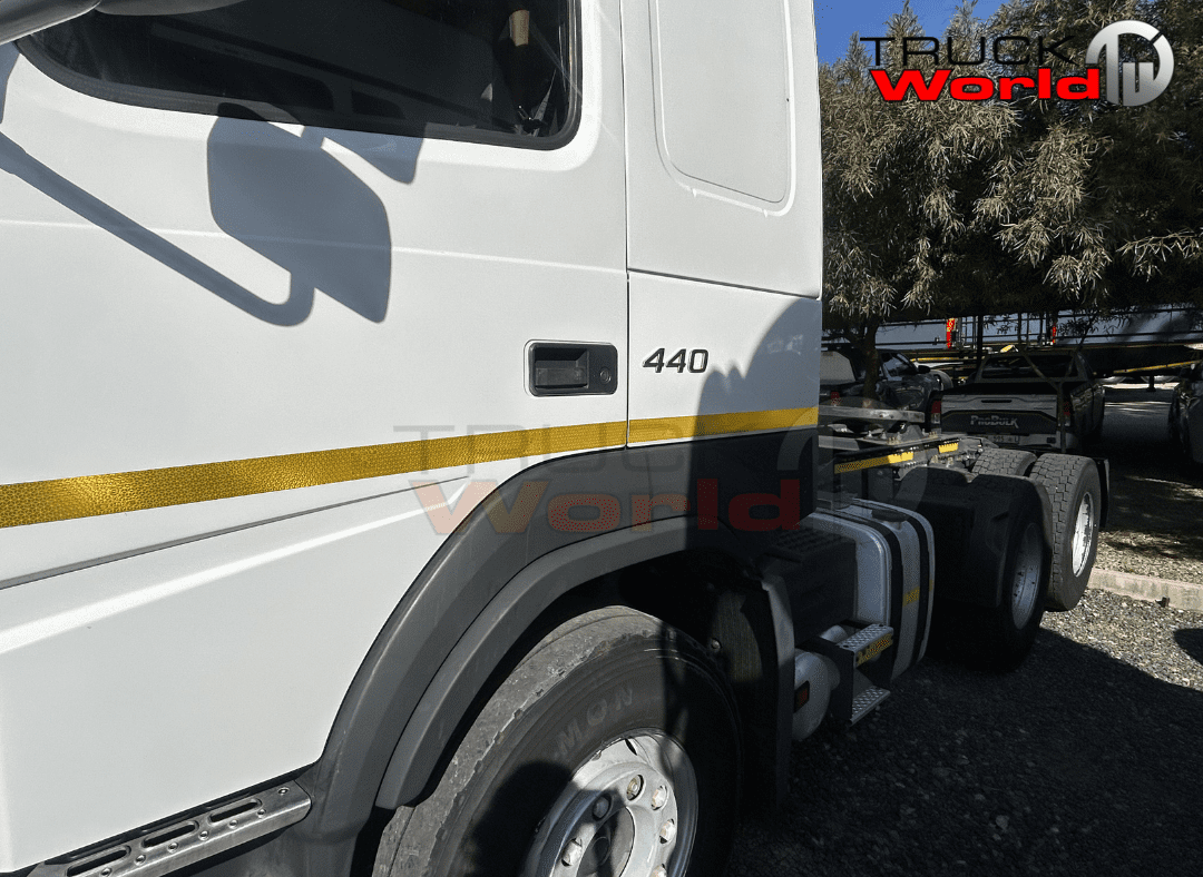 2016 Volvo FMX 440 TT6x4 Image 2